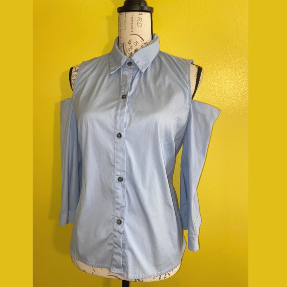 LIGHT BLUE OPEN SHOULDER BUTTON DOWN